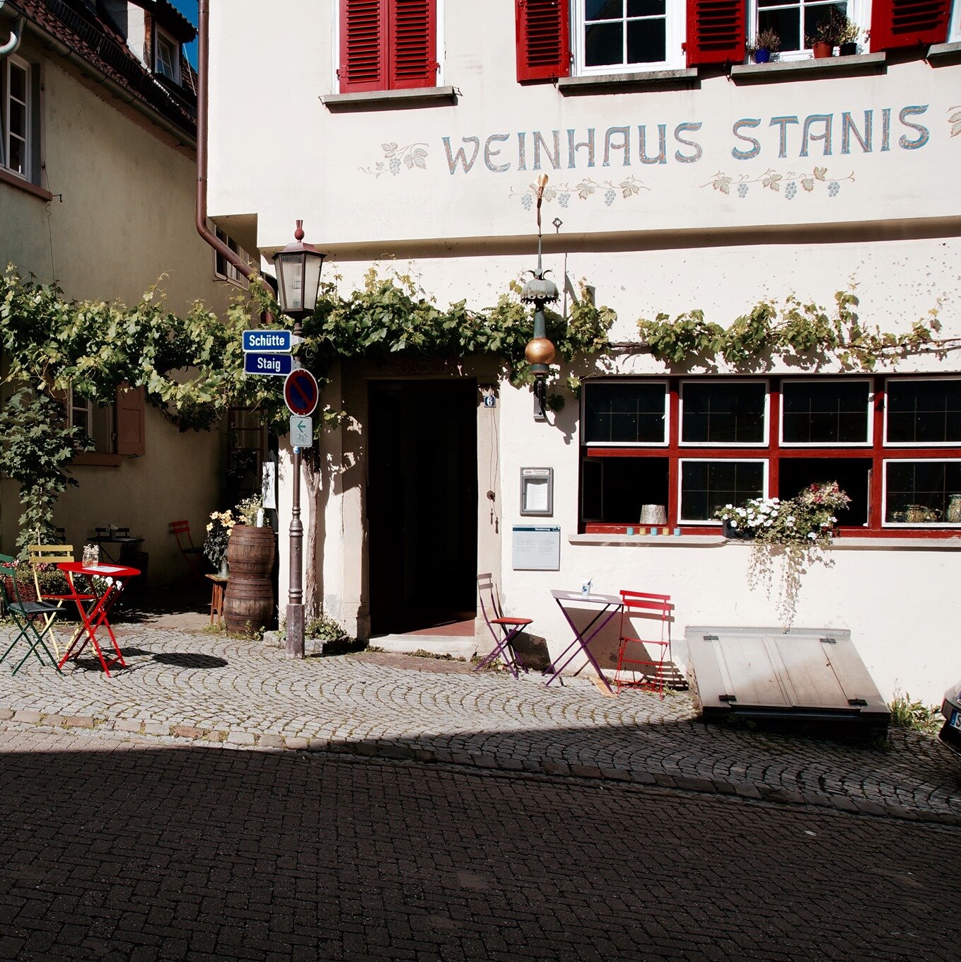 Außenansicht der Weinstube Stanis