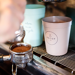 ReCup Pfandbecher und Kaffeemaschine