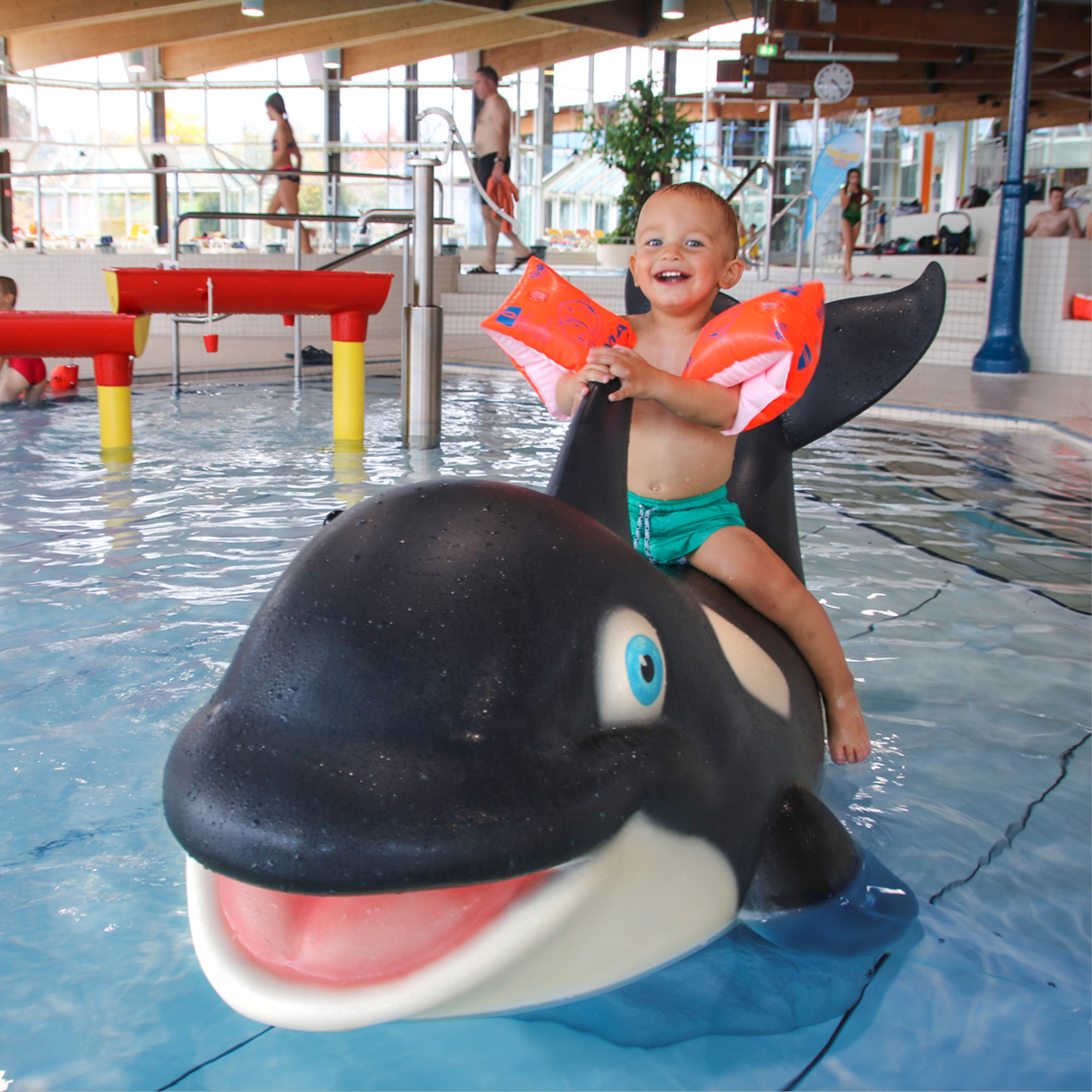 Kind beim Baden im Panoramabad