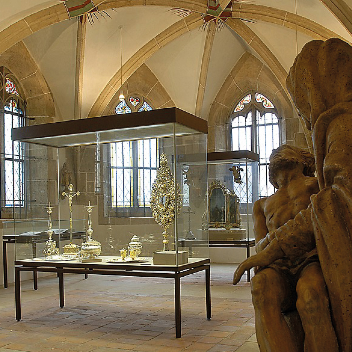 Glasvitrine in Kirche