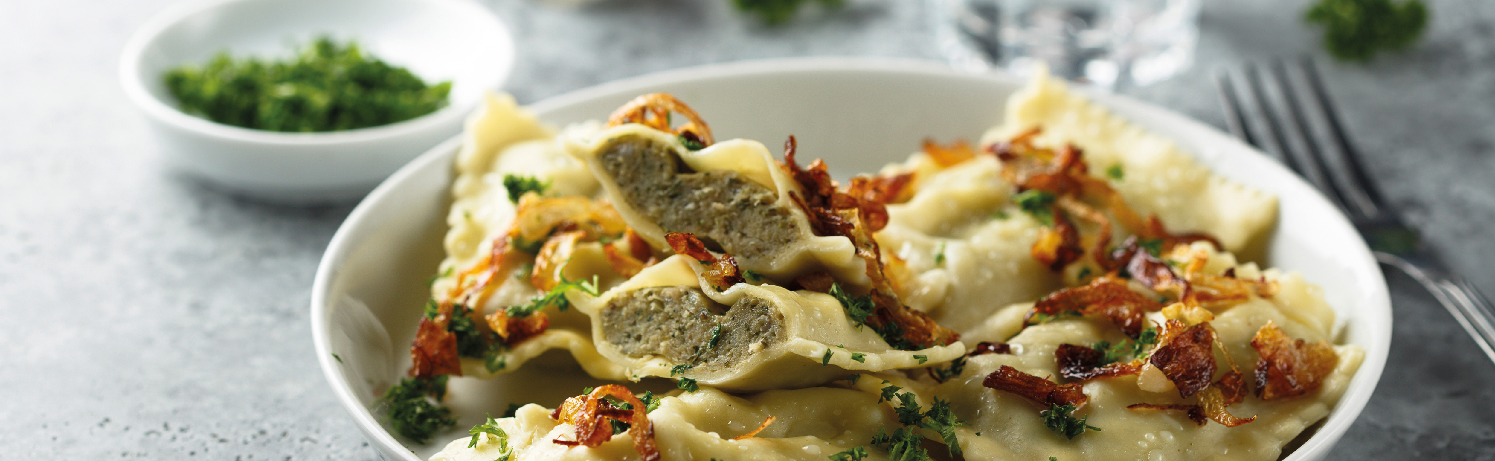 Ein Teller mit Maultaschen