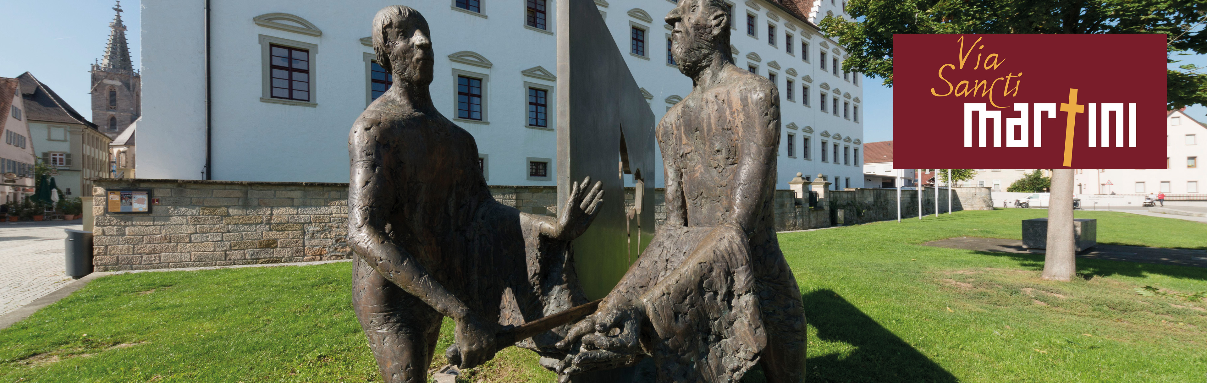 Statue von St. Martin mit Bischöflichem Ordinariat im Hintergrund