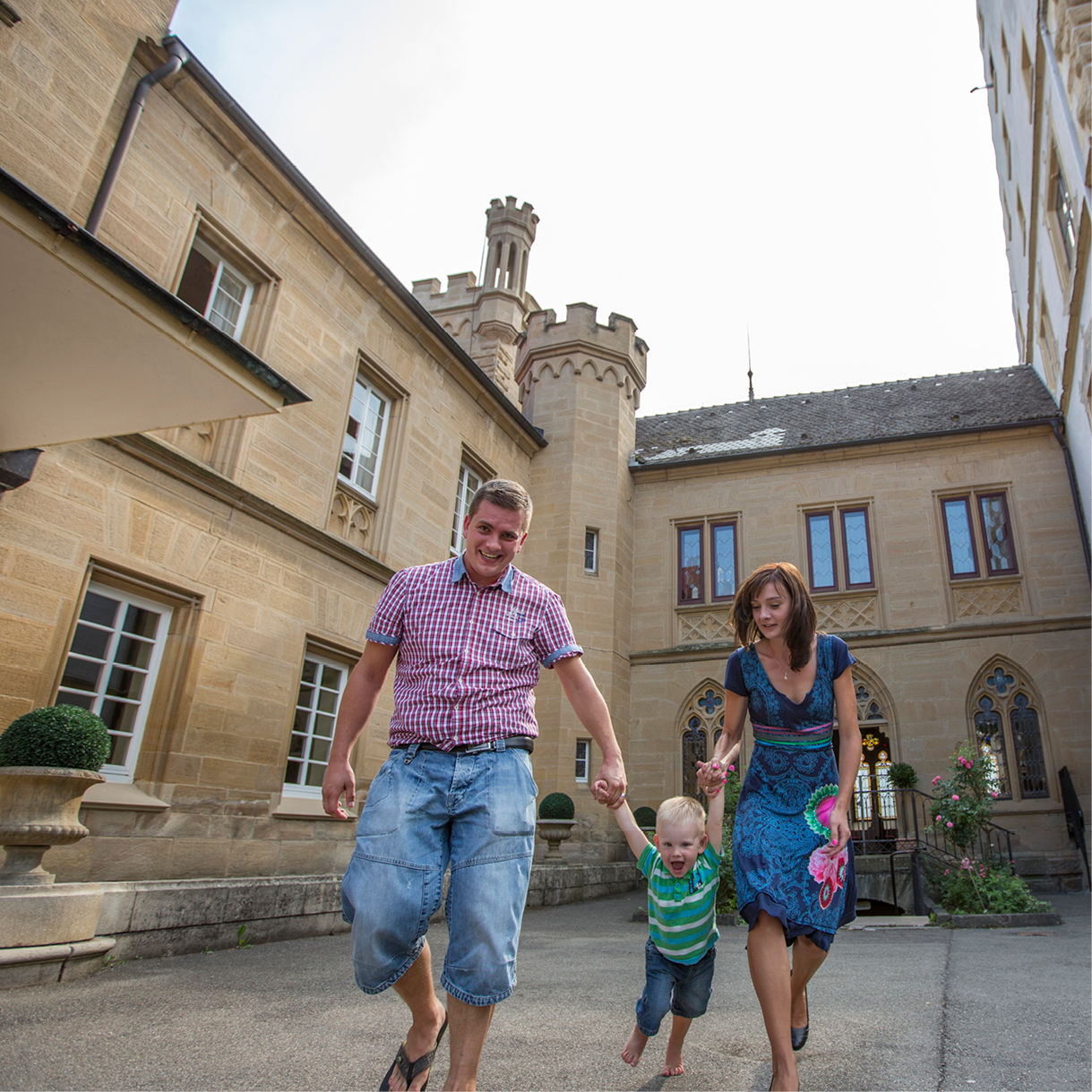 Besucher auf Schloß Weitenburg