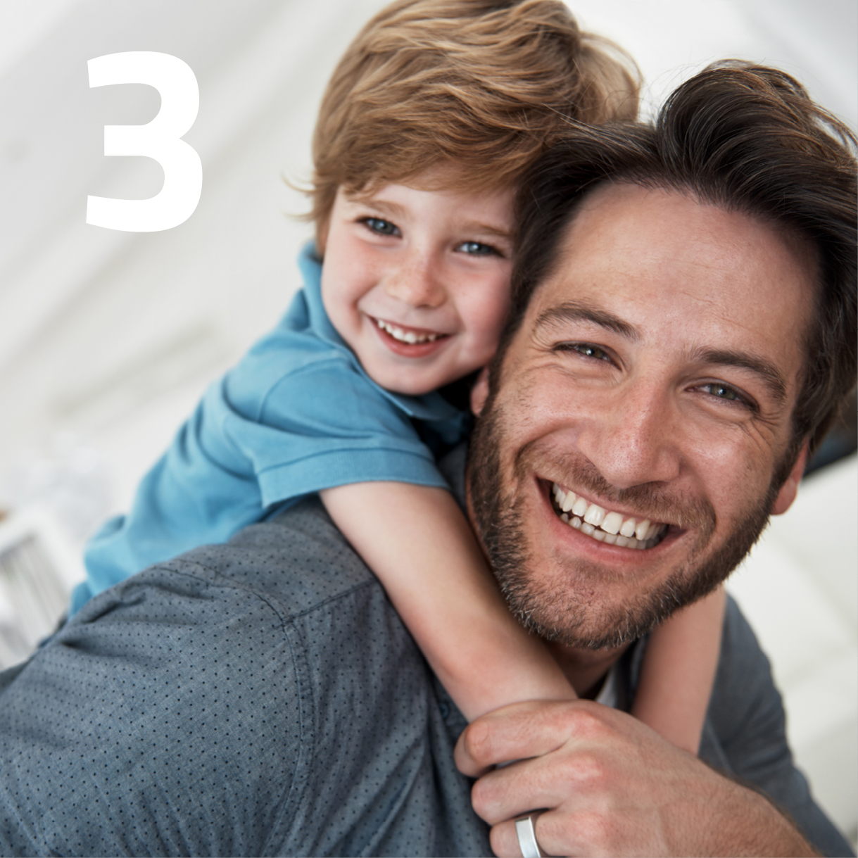 Mann mit Kind auf dem Rücken